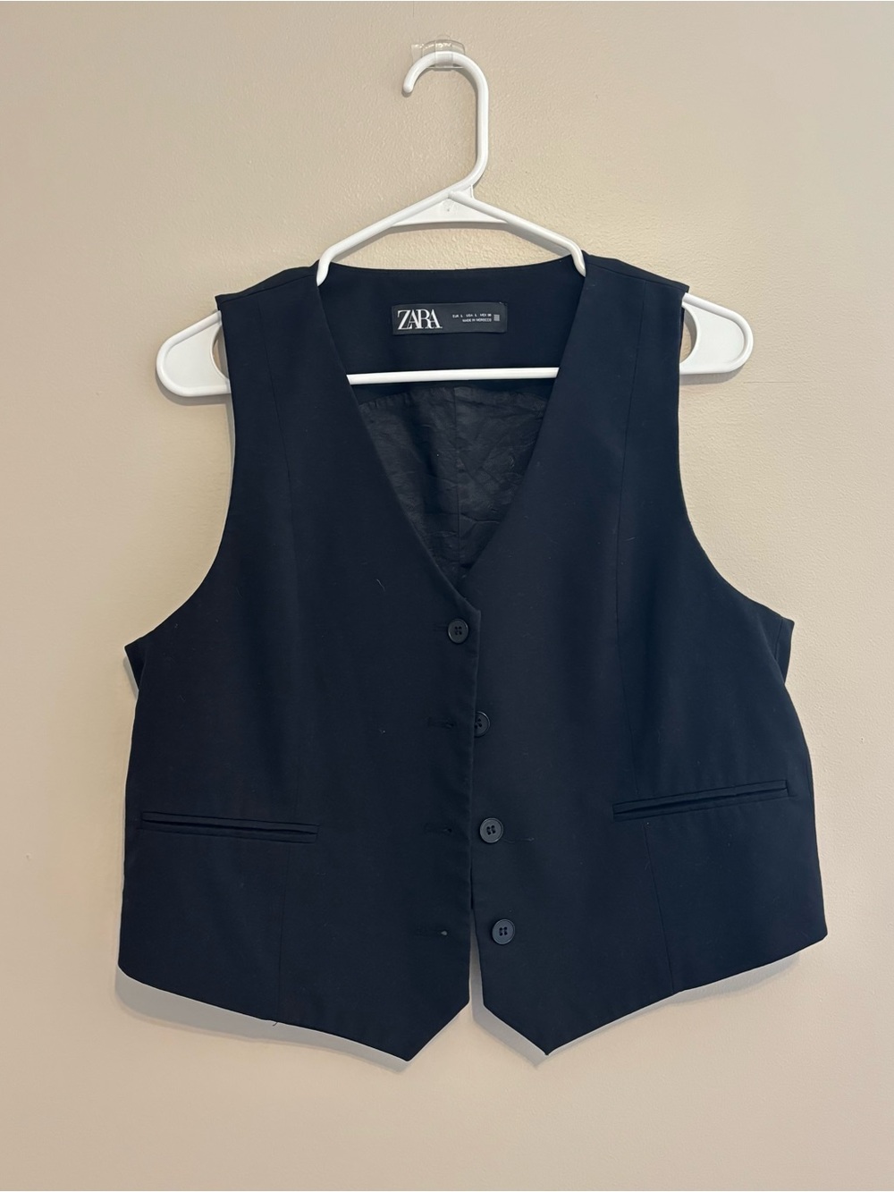 ZARA Black Vest with V-Neck Size Large